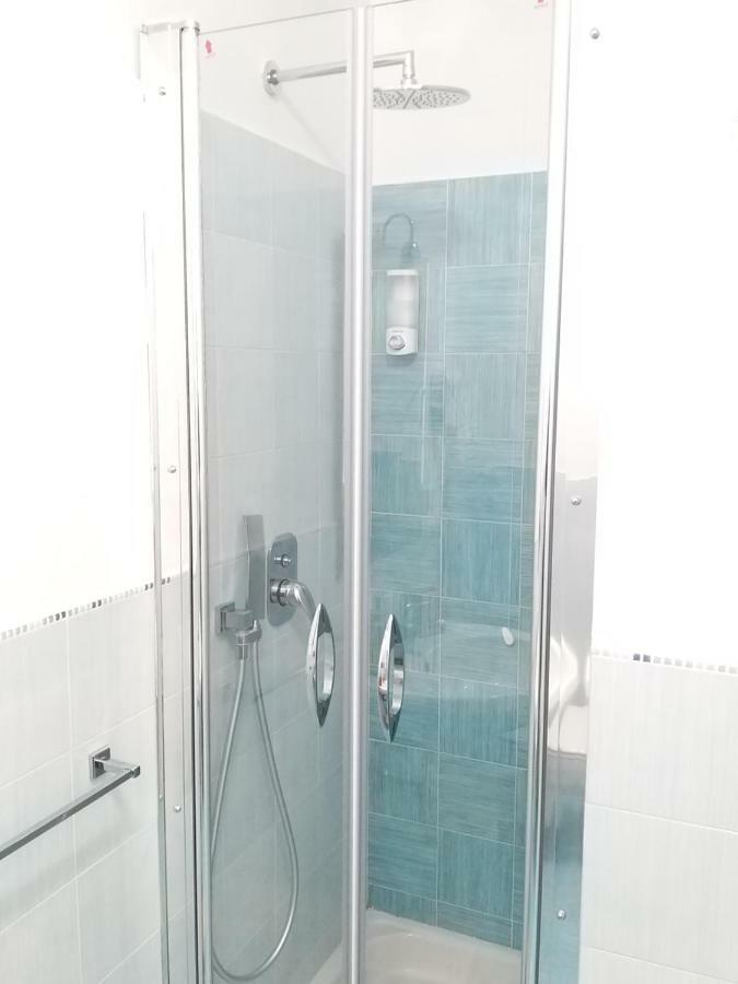 Vomerooms Neapel Exteriör bild